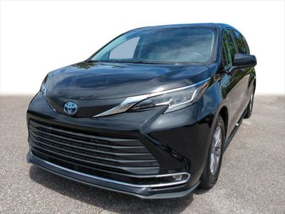 Certified 2022 Toyota Sienna XLE