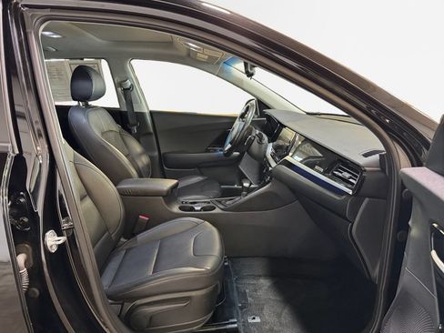 Used 2022 Kia Niro Touring Special Edition FWD image 26