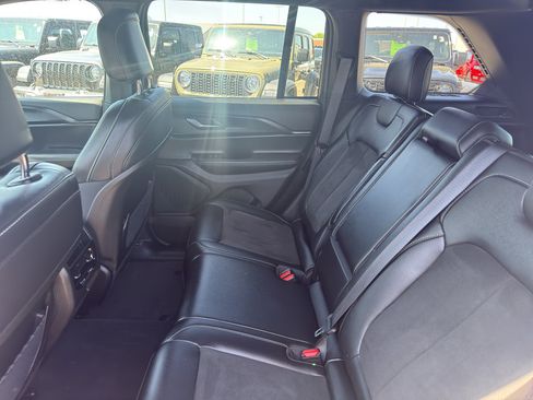 Used 2025 Jeep Grand Cherokee Altitude AWD/4WD image 32