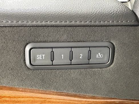 Used 2018 Cadillac Escalade Premium Luxury AWD/4WD image 23