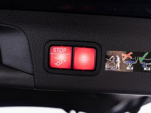 Used 2025 Mercedes-Benz GLS 580 4MATIC image 36