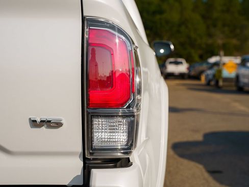Used 2023 Toyota Tacoma Limited AWD/4WD image 15