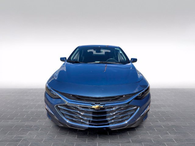 Used 2025 Chevrolet Malibu LS FWD image 2