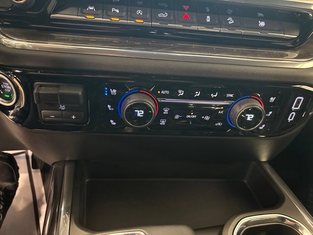 Used 2025 Chevrolet Silverado 1500 LTZ AWD/4WD image 28