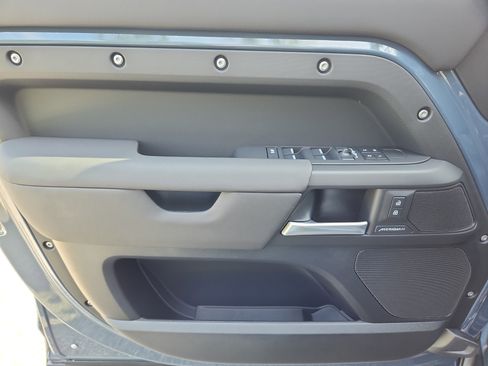 Used 2026 Land Rover Defender 110 S image 22