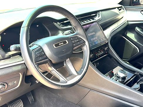 Used 2022 Jeep Grand Cherokee L Limited AWD/4WD image 12