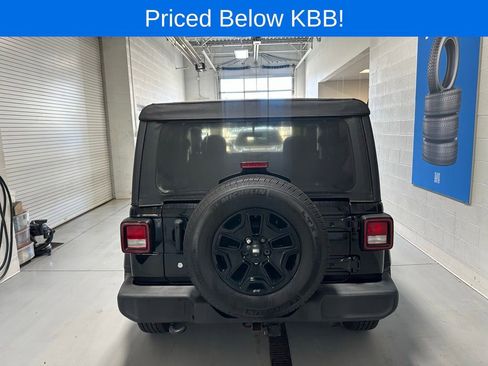 Used 2018 Jeep Wrangler Sport AWD/4WD image 7