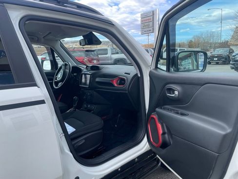 Used 2022 Jeep Renegade Trailhawk image 21