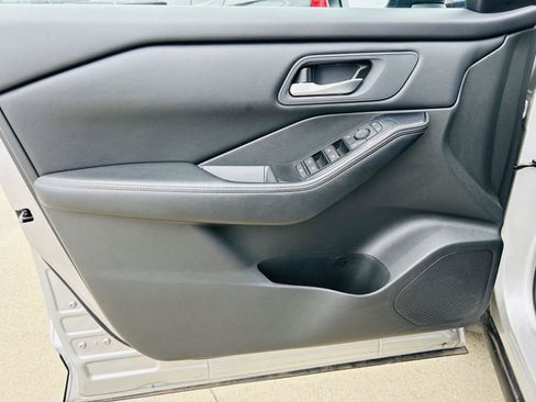 Used 2025 Nissan Rogue SV AWD/4WD image 10