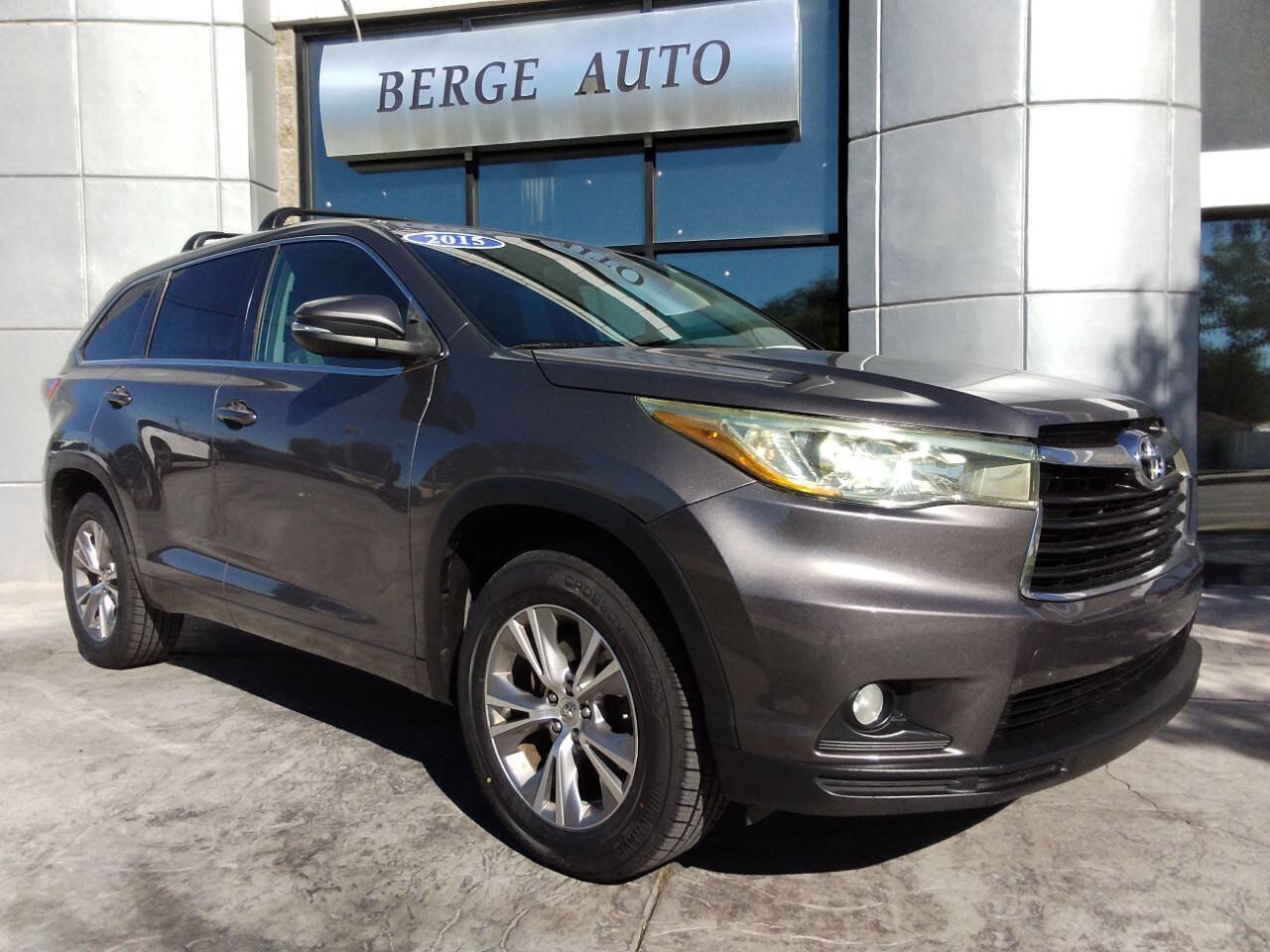 Used 2015 Toyota Highlander Plus FWD image 1