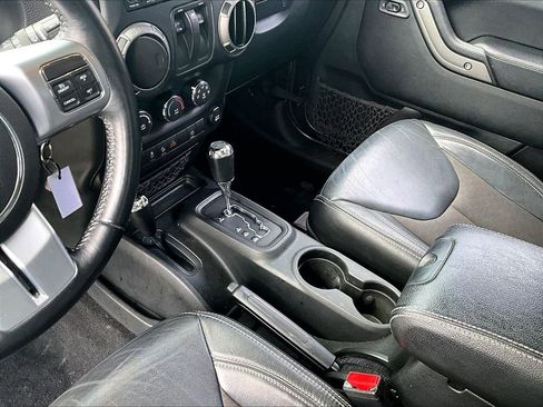 Used 2018 Jeep Wrangler Sport image 13