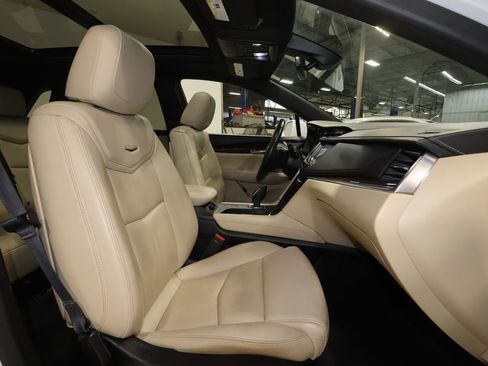 Used 2018 Cadillac XT5 Premium Luxury FWD image 18
