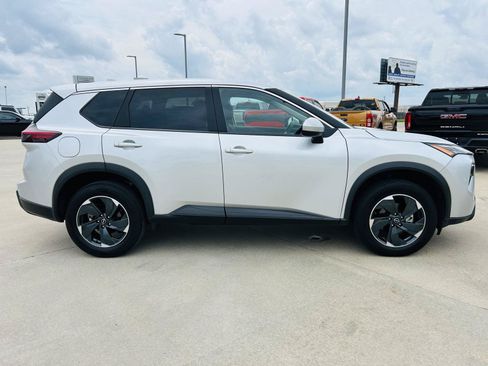 Used 2025 Nissan Rogue SV AWD/4WD image 37