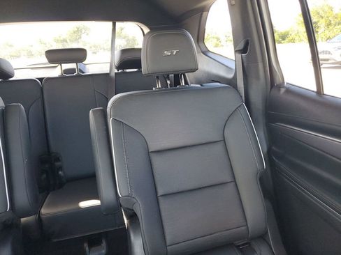 Used 2025 Buick Enclave Sport Touring image 14