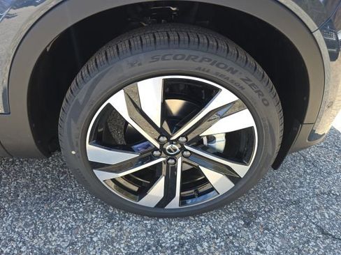 New 2026 Volvo XC40 B5 Plus w/ Climate Package AWD/4WD image 9