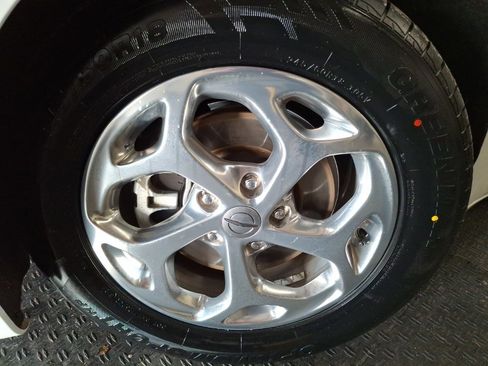 Used 2022 Chrysler Pacifica Limited image 3