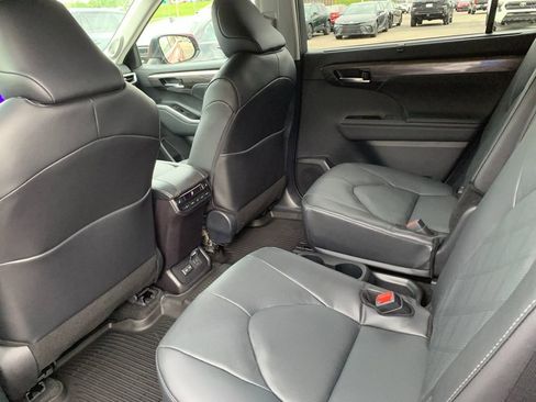 New 2026 Toyota Highlander Platinum AWD/4WD image 13
