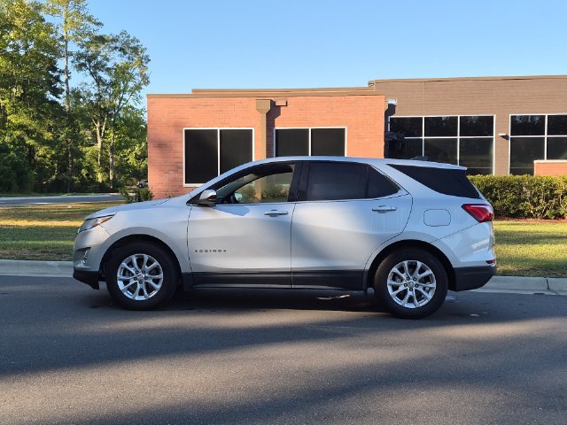 Used 2020 Chevrolet Equinox LT FWD image 2