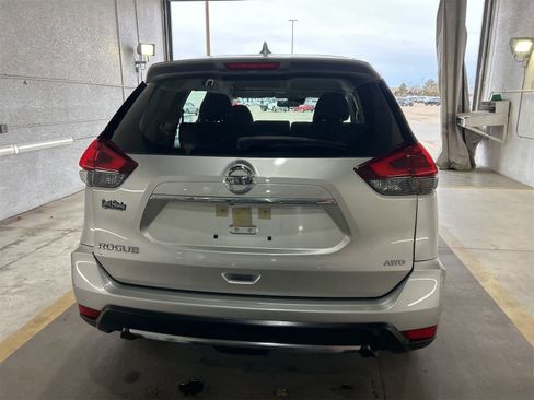 Used 2020 Nissan Rogue S image 2