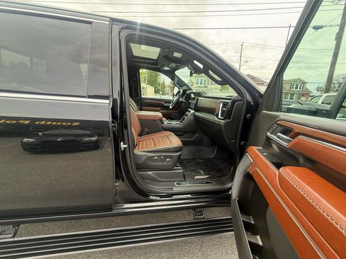 Used 2024 GMC Sierra 3500 Denali Ultimate AWD/4WD image 40