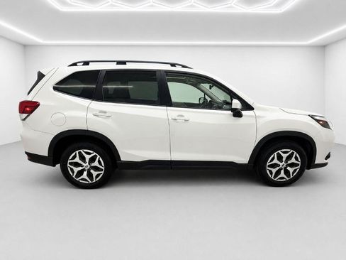 Used 2023 Subaru Forester Premium AWD/4WD image 2