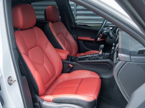 Certified 2021 Porsche Macan S AWD/4WD image 39