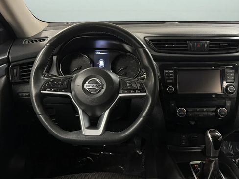 Used 2017 Nissan Rogue SV w/ SV Premium Package FWD image 10