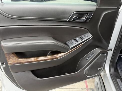 Used 2018 Chevrolet Suburban LT RWD image 14