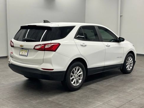 Used 2020 Chevrolet Equinox LS w/ LS Convenience Package FWD image 2