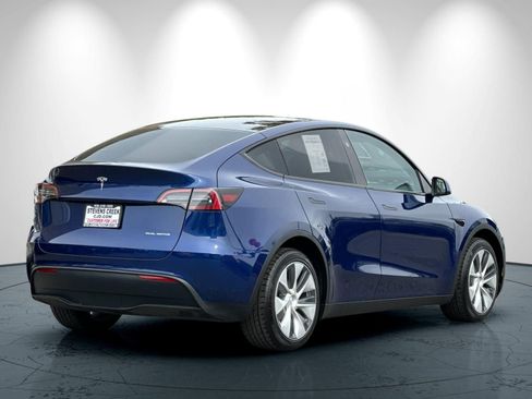 Used 2024 Tesla Model Y Long Range AWD/4WD image 4
