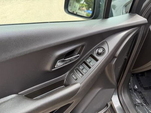 Used 2020 Chevrolet Trax LS w/ Tint and Cruise Package FWD image 10