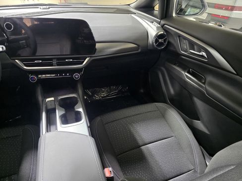 Used 2025 Chevrolet Equinox EV LT image 21