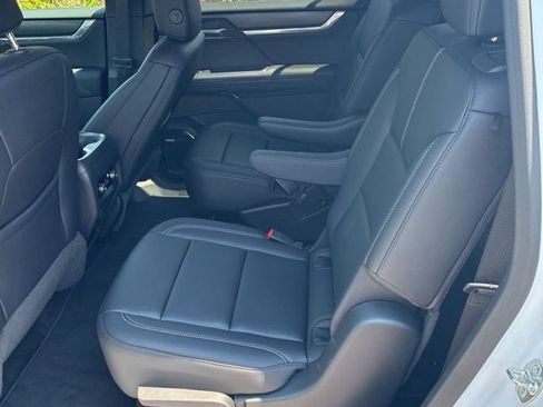 Used 2026 GMC Acadia Elevation w/ Elevation Premium Package AWD/4WD image 15