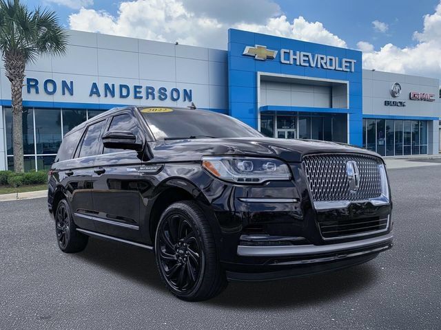 Used 2022 Lincoln Navigator 4WD image 1
