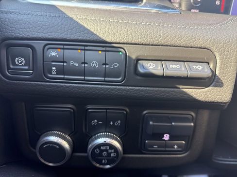 Used 2021 GMC Yukon Denali w/ Denali Premium Package image 16