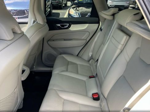 Used 2019 Volvo XC60 T5 Momentum w/ Premium Package AWD/4WD image 6