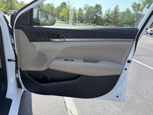 Used 2017 Hyundai Elantra Value Edition FWD image 17