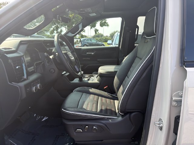 Used 2026 GMC Sierra 1500 AT4X w/ LPO, Black Badging Package AWD/4WD image 8
