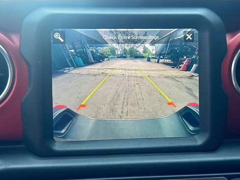 Used 2022 Jeep Gladiator Rubicon w/ LED Lighting Group AWD/4WD image 15
