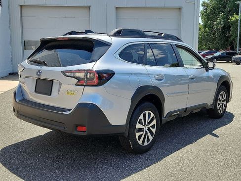 Used 2025 Subaru Outback Premium AWD/4WD image 6