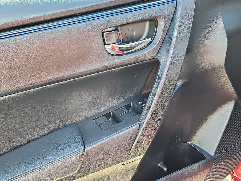 Used 2018 Toyota Corolla SE FWD image 12