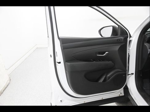 Certified 2025 Hyundai Santa Cruz Limited AWD/4WD image 4