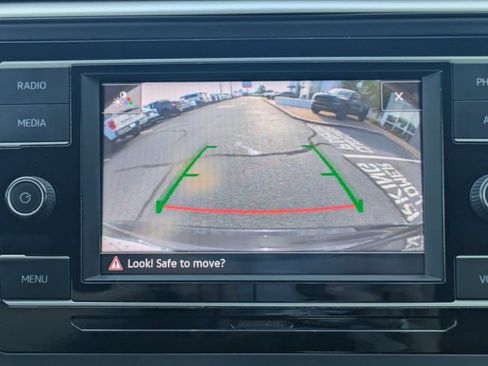 Certified 2022 Volkswagen Atlas Cross Sport SE FWD image 22
