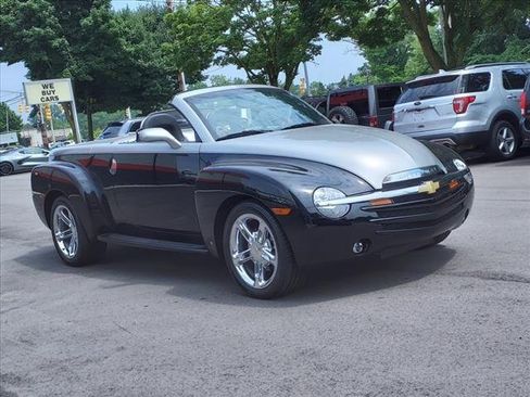 Used 2006 Chevrolet SSR w/ Preferred Equipment Group image 7