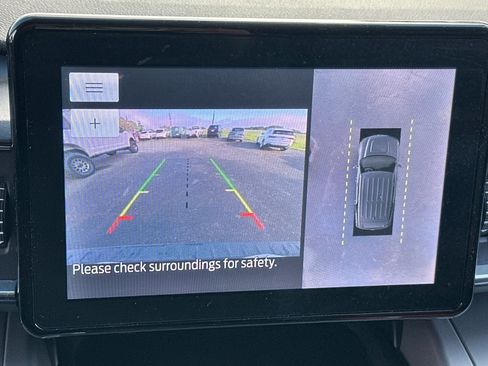 Used 2022 Ford Explorer XLT w/ Equipment Group 202A image 19