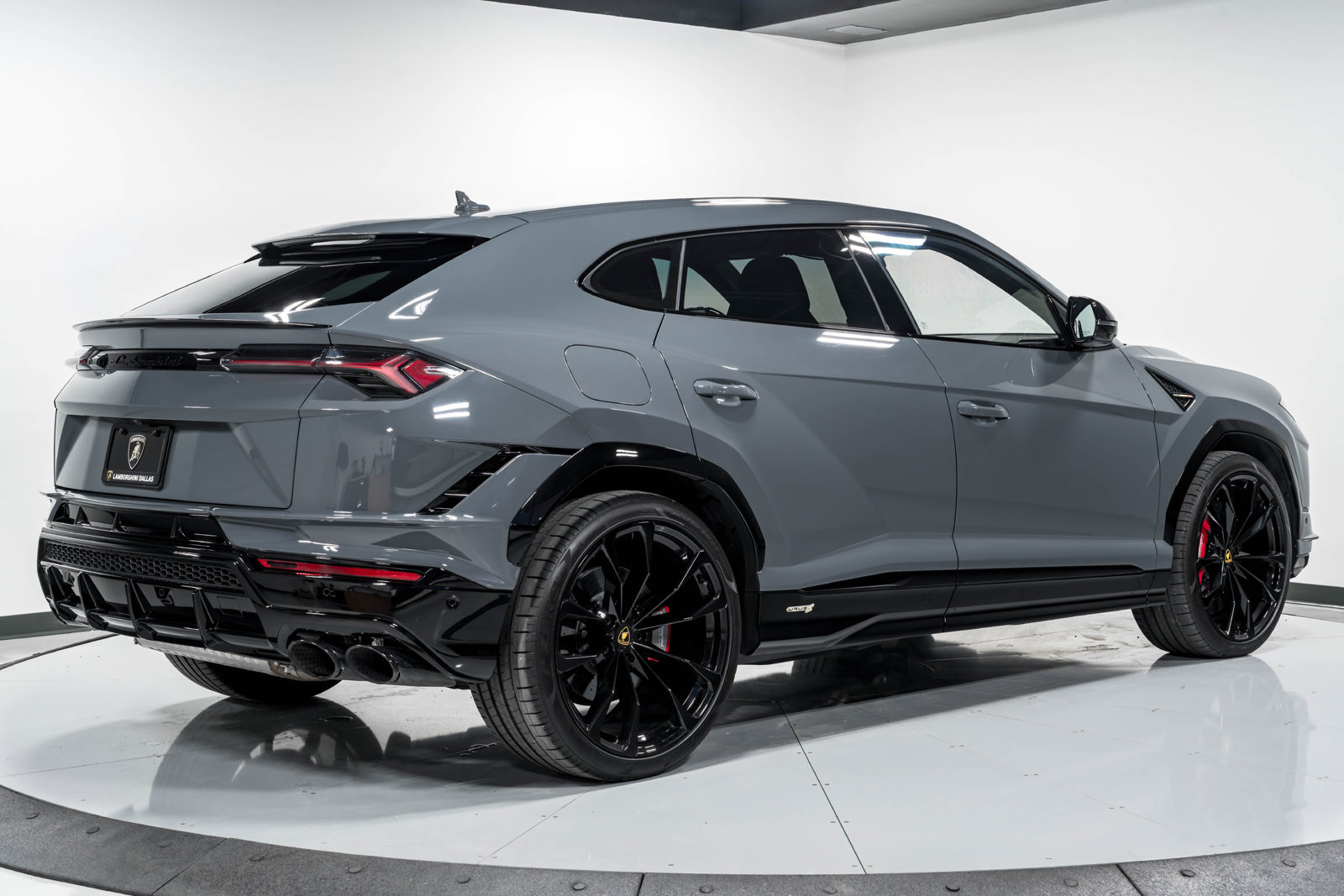 Used 2024 Lamborghini Urus S AWD/4WD image 3