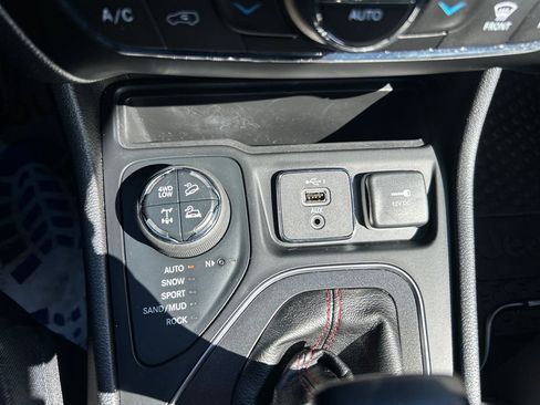 Used 2020 Jeep Cherokee Trailhawk w/ Cold Weather Group image 29