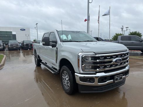 Used 2025 Ford F250 Lariat w/ FX4 Off-Road Package image 7