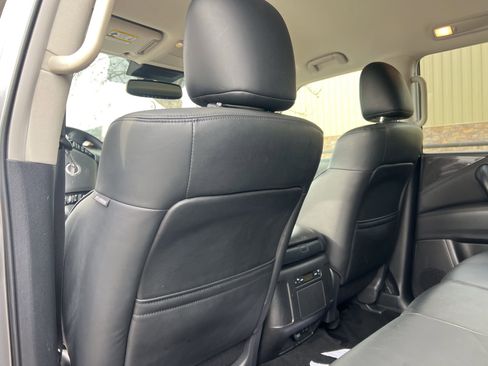 Used 2024 Nissan Armada SV image 13