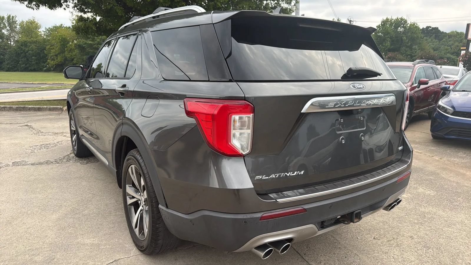 Used 2020 Ford Explorer Platinum w/ Premium Technology Package AWD/4WD image 3